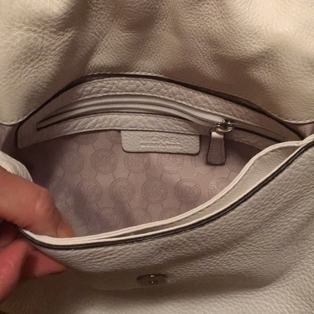 Michaele Kors leather white shoulder bag - Picture 4 of 8